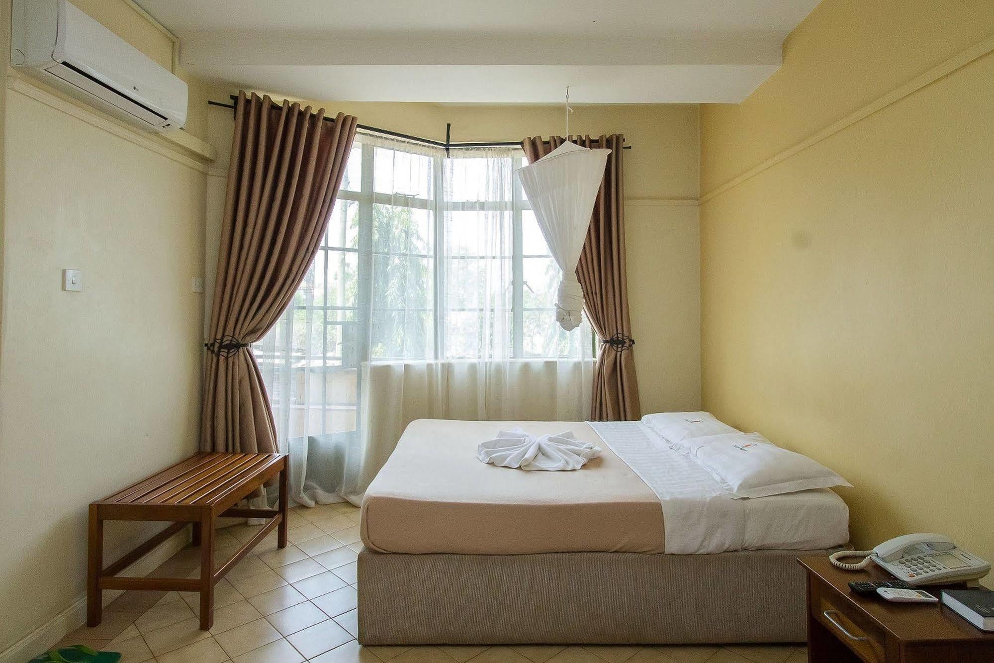 Jumuia Hotel Кисуму Экстерьер фото