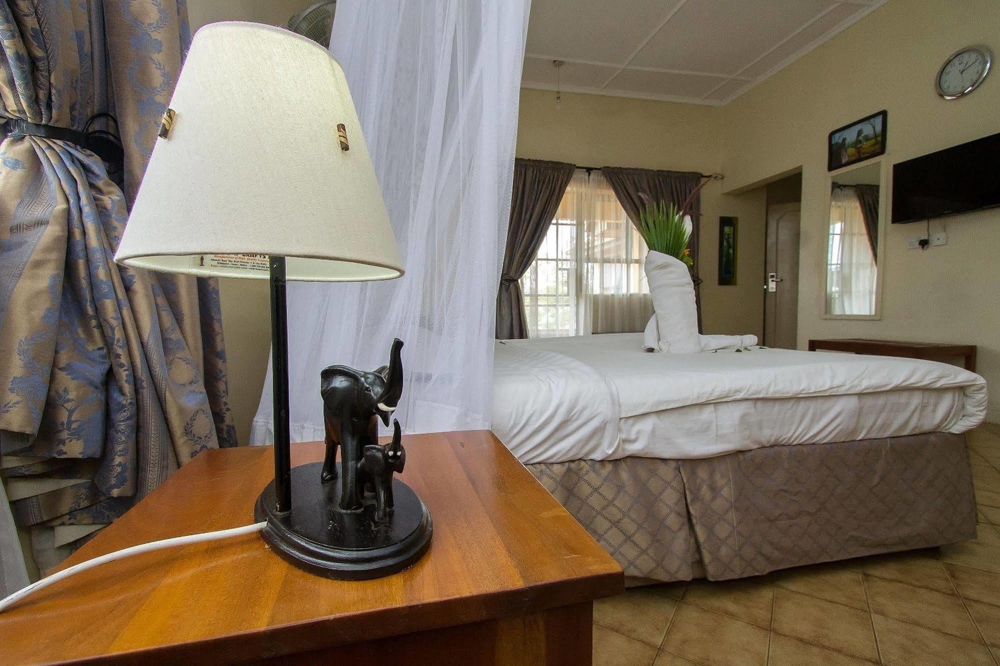 Jumuia Hotel Кисуму Экстерьер фото