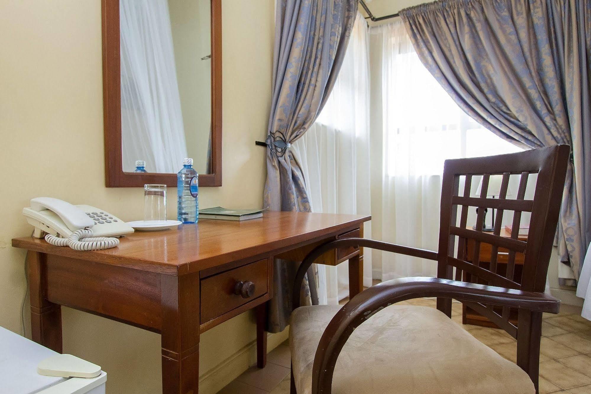 Jumuia Hotel Кисуму Экстерьер фото